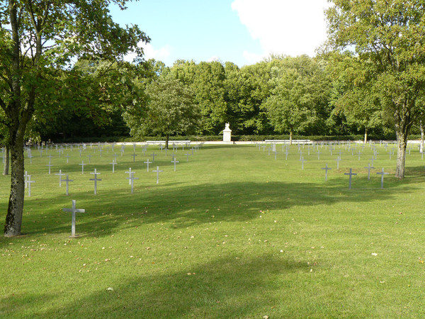 ST MIHIEL : Cimetière militaire Allemand